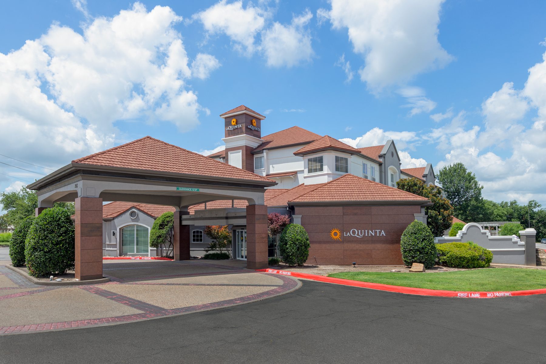 La Quinta Sherman exterior