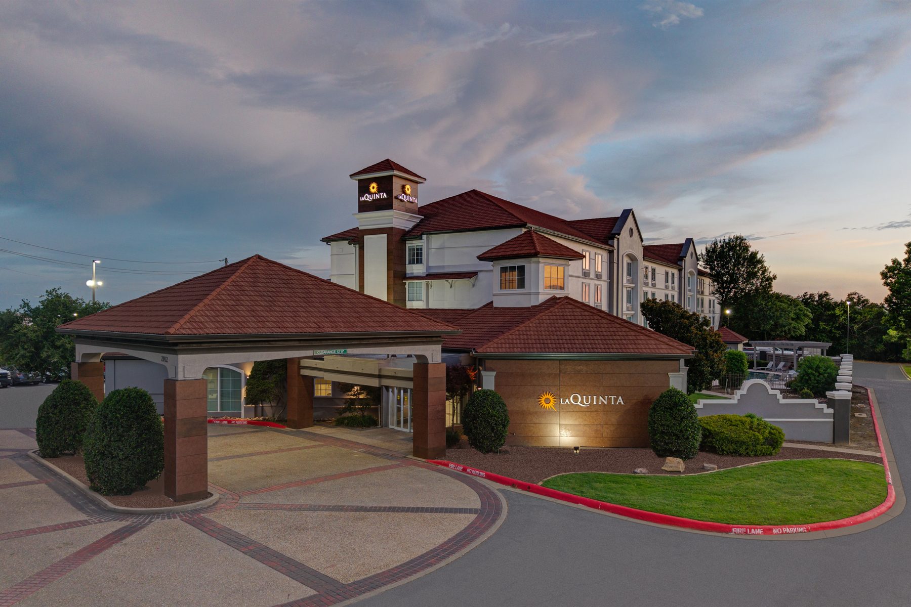 La Quinta Sherman exterior at dusk